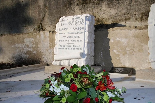 Lake Falconer headstone